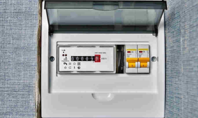 ¿Qué indica la SSPD sobre la instalación de medidores individuales en inmuebles de propiedad horizontal y la responsabilidad de los usuarios en el costo y financiamiento del servicio de acueducto?