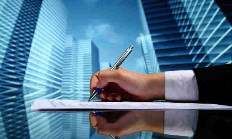 ¿En caso positivo qué cláusulas excepcionales y en qué tipo de contratos la CRA autoriza el uso de estas?
