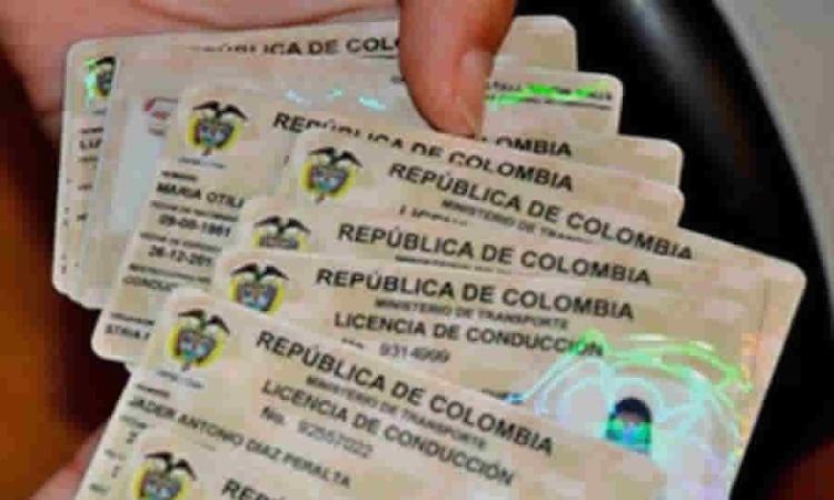 Ministerio de Transporte aclara validez limitada de licencias de conducción extranjeras en Colombia