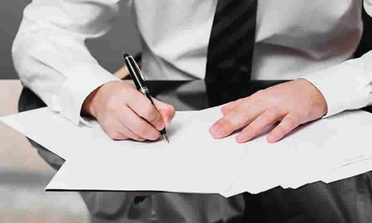 ¿Pueden los contribuyentes del Régimen Simple de Tributación acreditar pagos de recibos electrónicos en sus declaraciones de IVA tras ser excluidos por incumplimiento de requisitos no subsanables?: DIAN